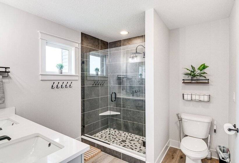 Spacious Family Home ~ 13 Mi To Des Moines