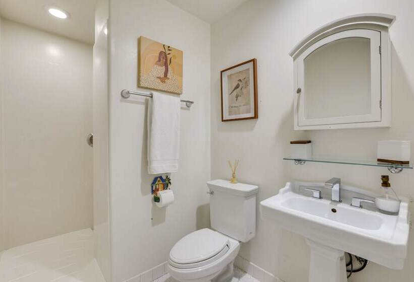 Spacious Uptown Phoenix Home W/ Pool & Yard Games!