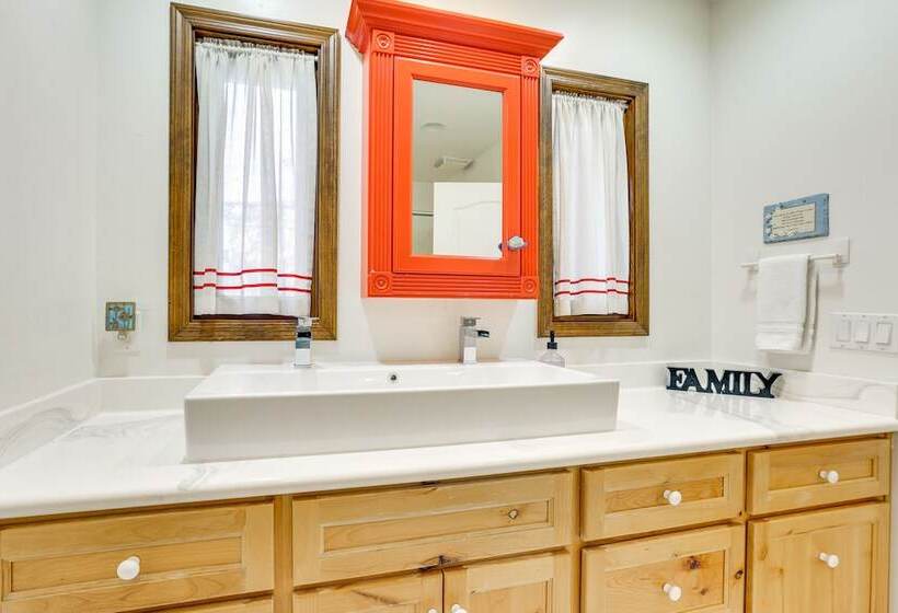 Spacious Uptown Phoenix Home W/ Pool & Yard Games!