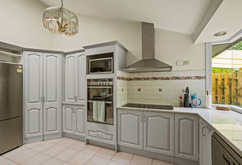 Stayau 4br Spacious Nature Retreat