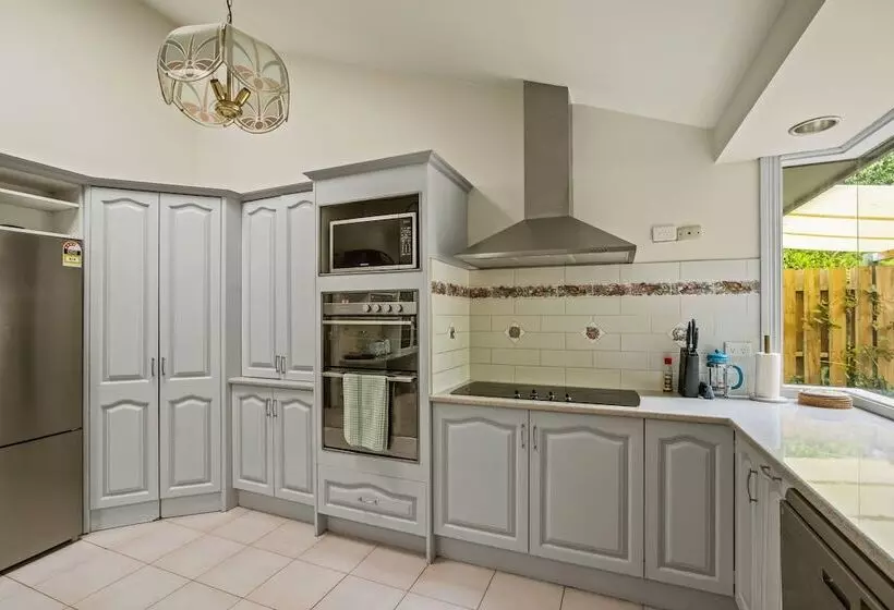 Stayau 4br Spacious Nature Retreat