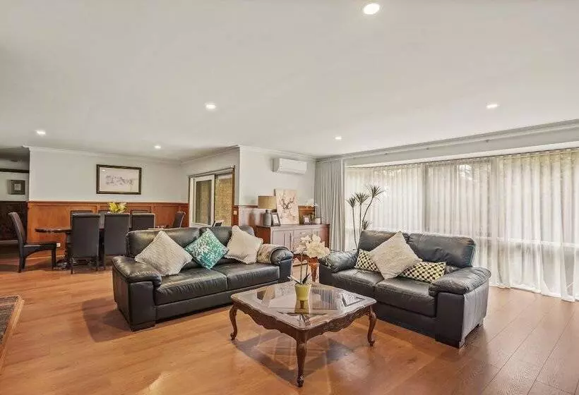 Stayau 4br Spacious Nature Retreat