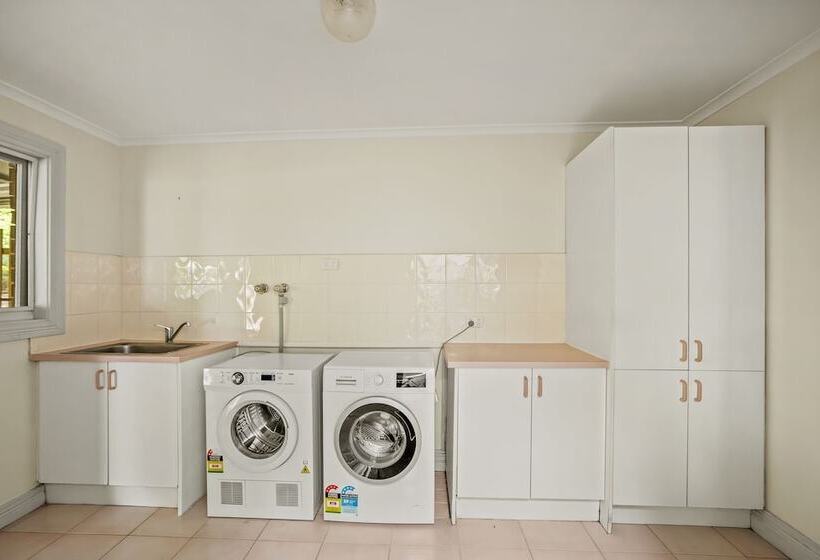 Stayau 4br Spacious Nature Retreat