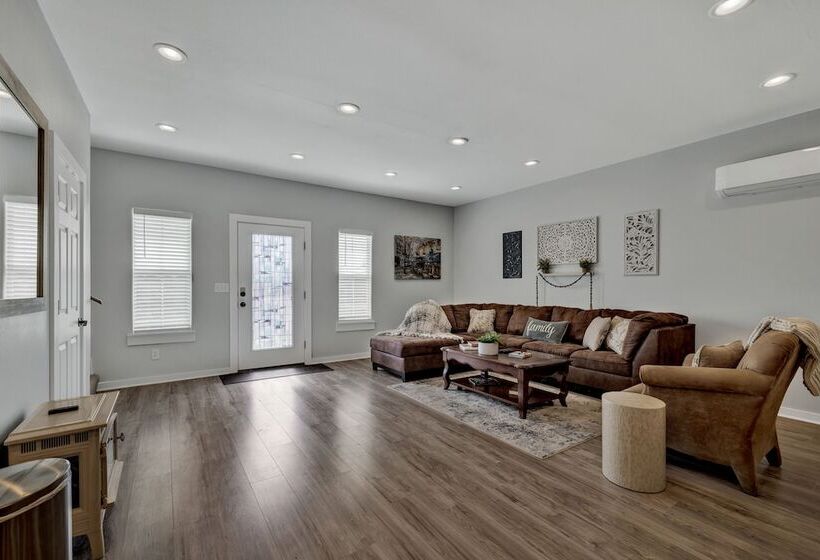 The Elizabeth Cottage