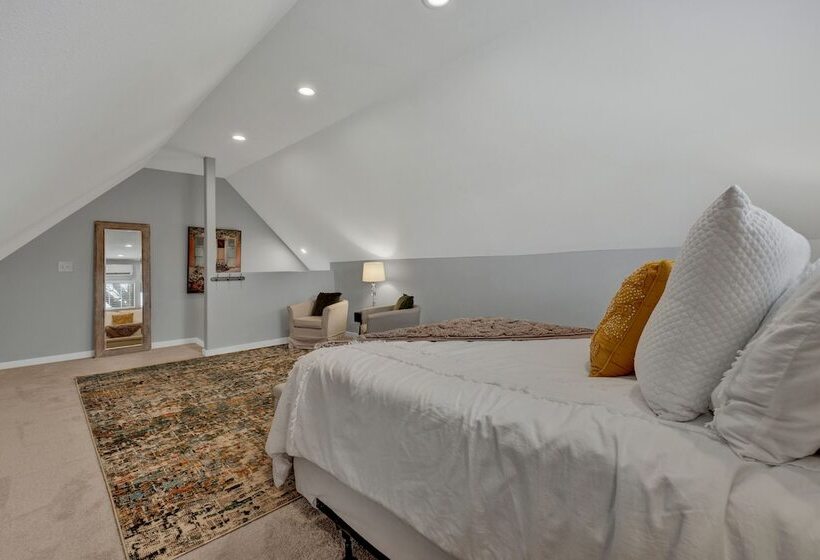 The Elizabeth Cottage