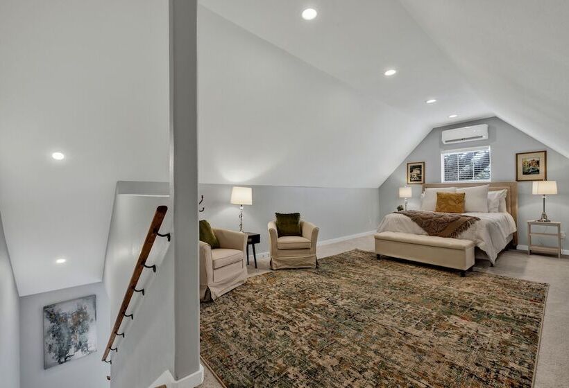 The Elizabeth Cottage