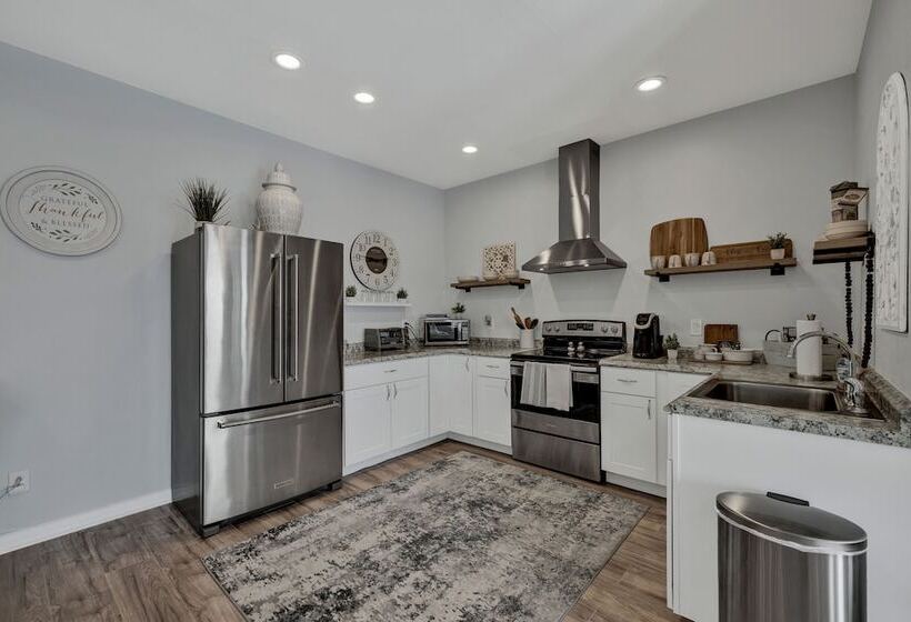 The Elizabeth Cottage