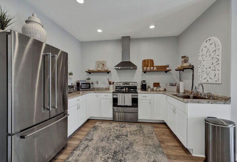 The Elizabeth Cottage