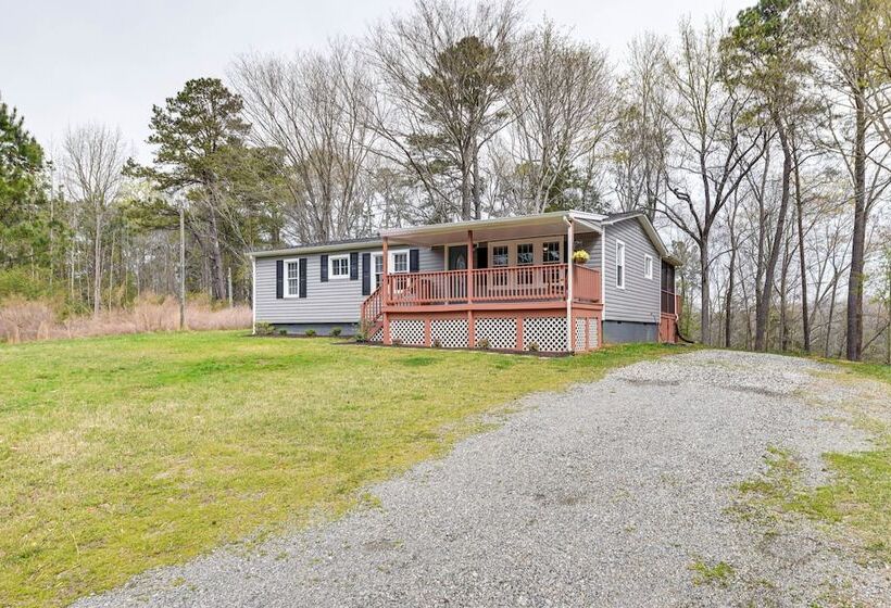 Toano Home W/ Screened Porch: Steps To Lake!
