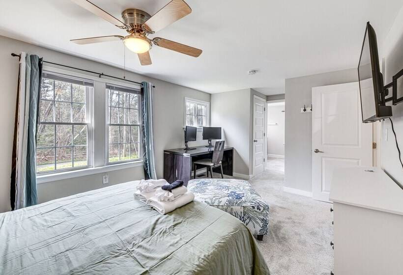 Toano Home W/ Screened Porch: Steps To Lake!