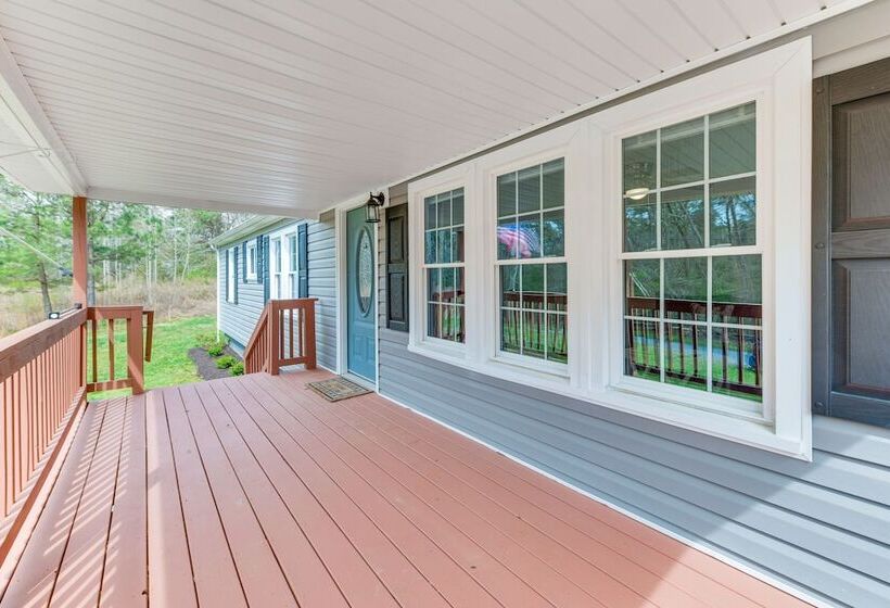 Toano Home W/ Screened Porch: Steps To Lake!