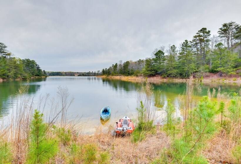 Toano Home W/ Screened Porch: Steps To Lake!