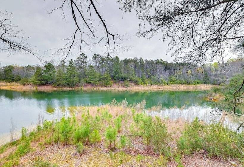 Toano Home W/ Screened Porch: Steps To Lake!