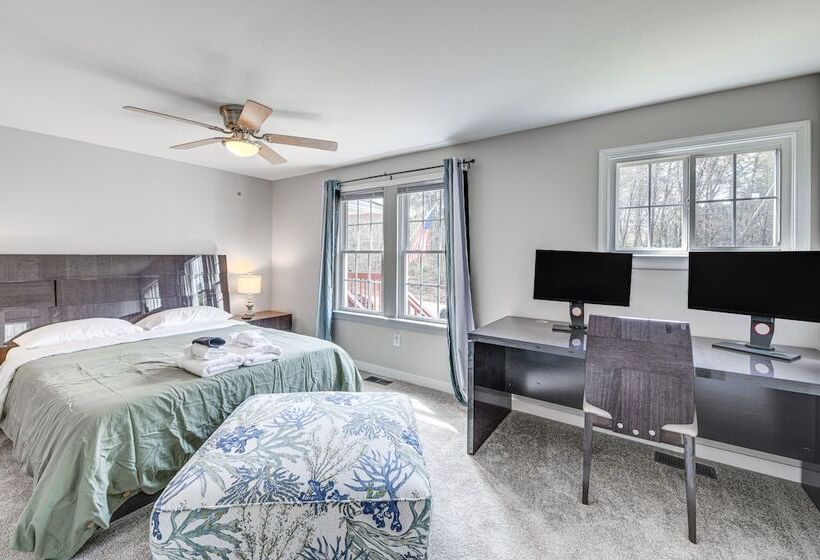 Toano Home W/ Screened Porch: Steps To Lake!