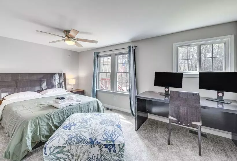 Toano Home W/ Screened Porch: Steps To Lake!