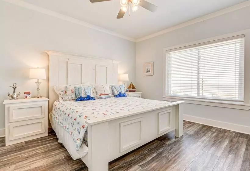 Waterfront Dauphin Island Home < Half Mi To Beach!