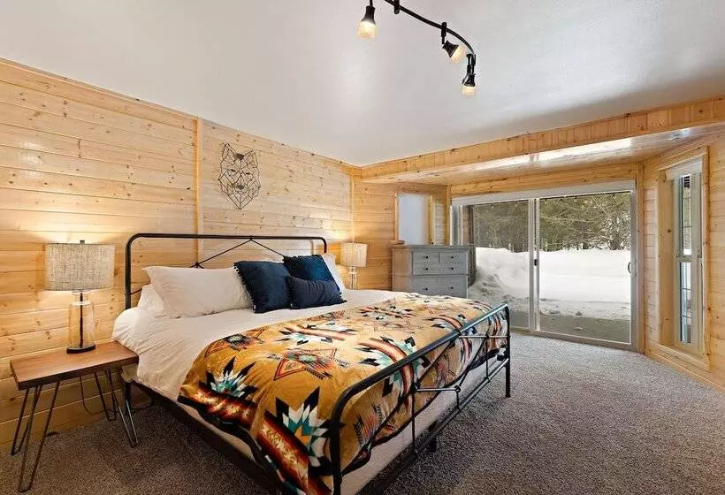 Grand Point Lodge