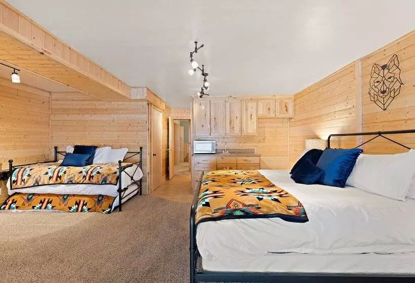 Grand Point Lodge