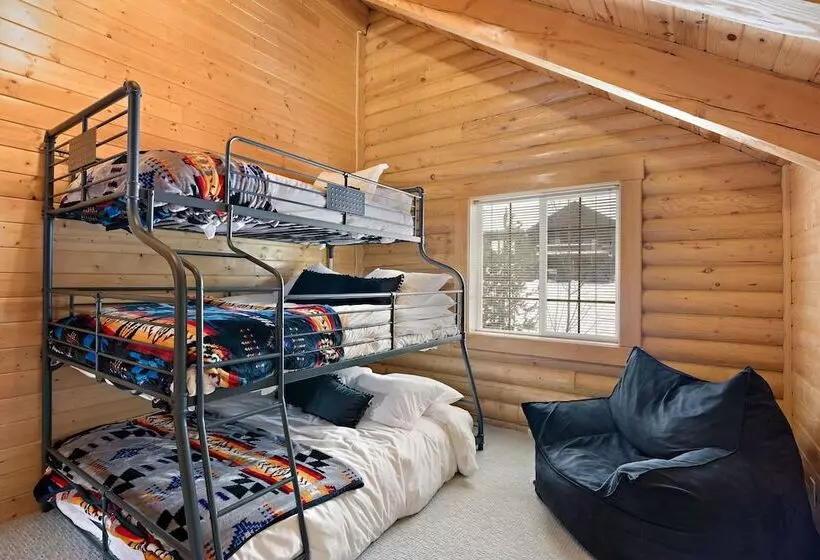 Grand Point Lodge