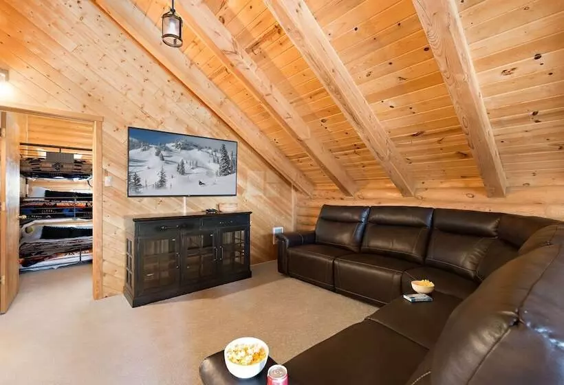 Grand Point Lodge