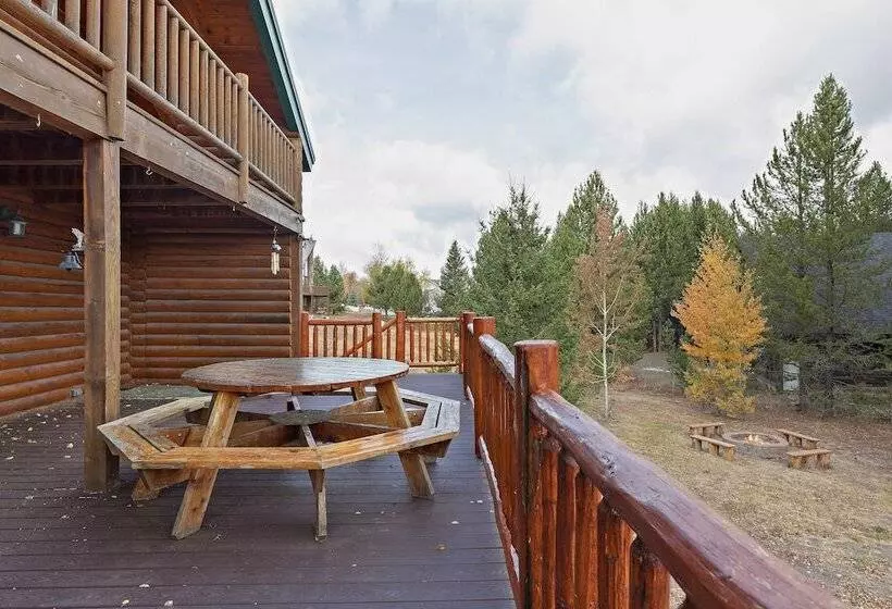 Grand Point Lodge