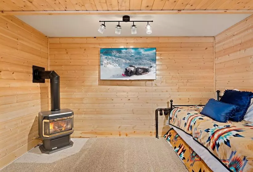 Grand Point Lodge