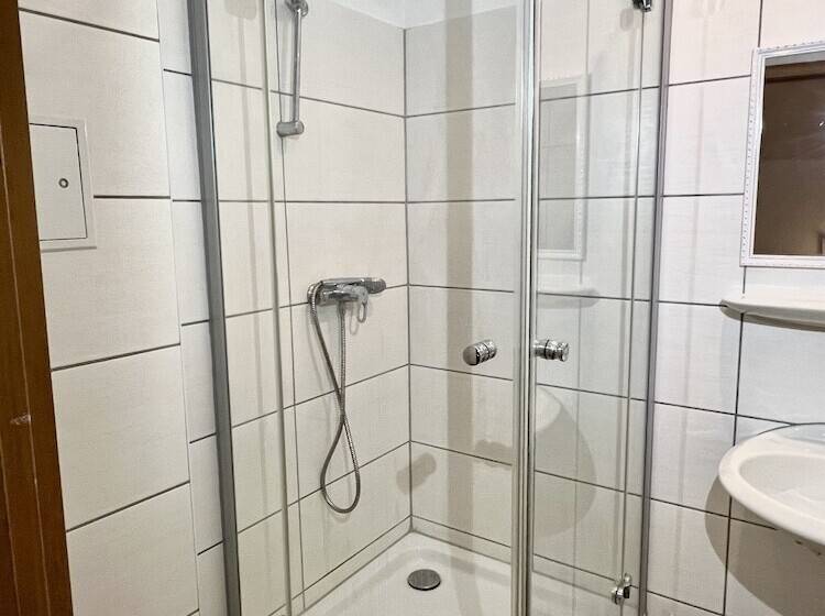 هتل Neo Cologne Bonn Airport