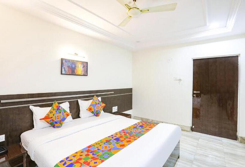 בית מלון כפרי Shirdi Park Inn