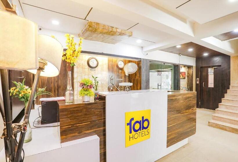 בית מלון כפרי Shirdi Park Inn