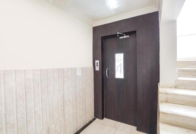 בית מלון כפרי Shirdi Park Inn