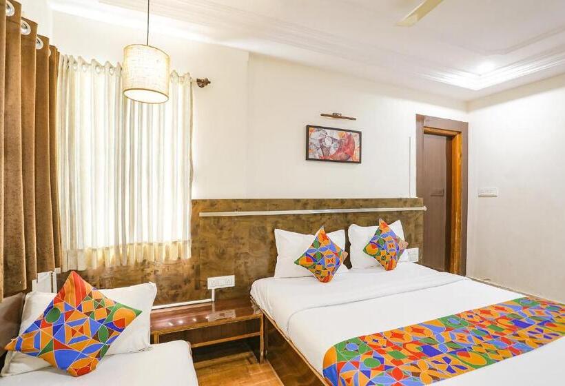 בית מלון כפרי Shirdi Park Inn