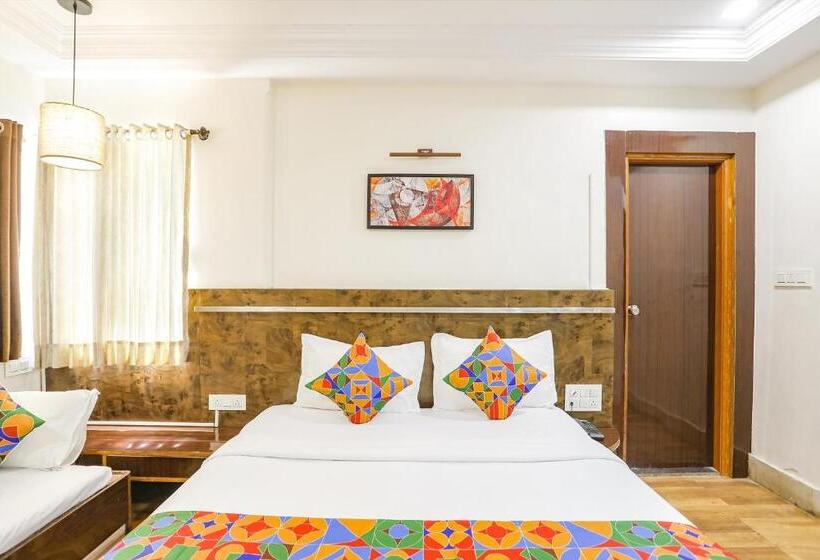 בית מלון כפרי Shirdi Park Inn