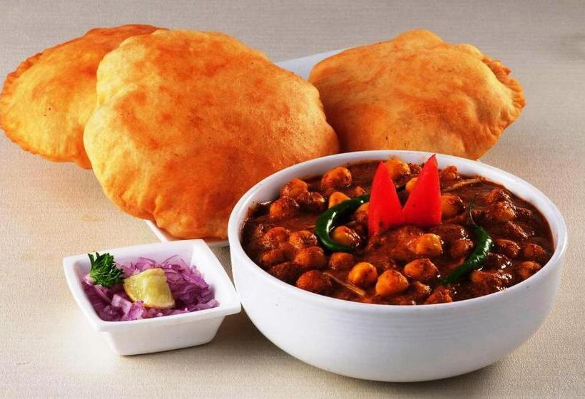 בית מלון כפרי Shirdi Park Inn