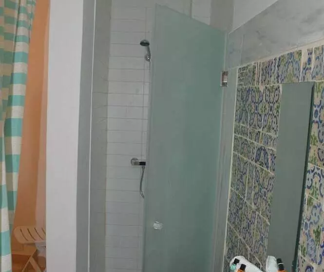 تختخواب و صبحانه La Chambre Verte
