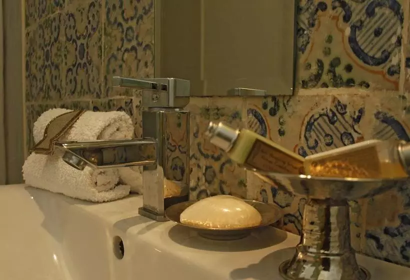 تختخواب و صبحانه La Chambre Verte