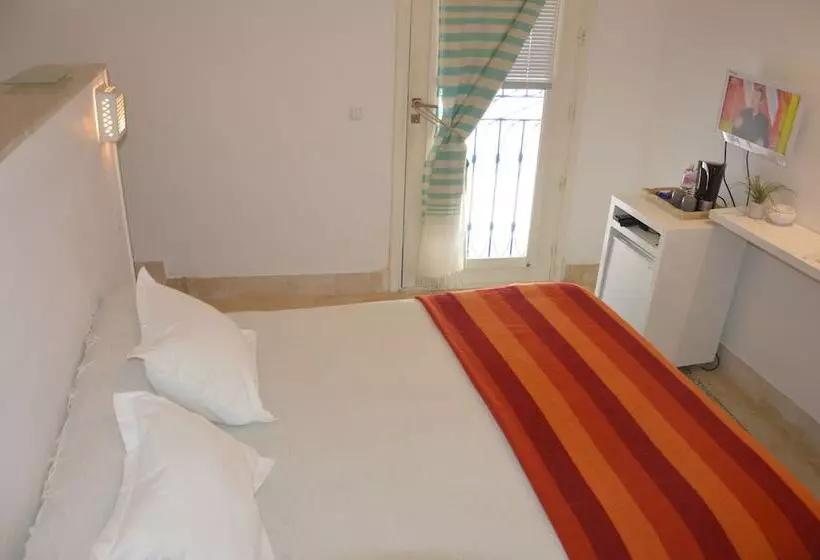 تختخواب و صبحانه La Chambre Verte