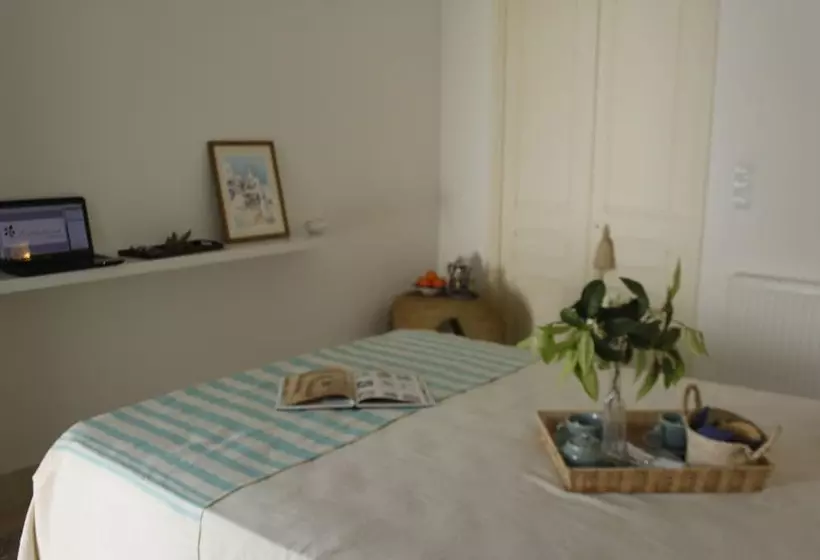 تختخواب و صبحانه La Chambre Verte