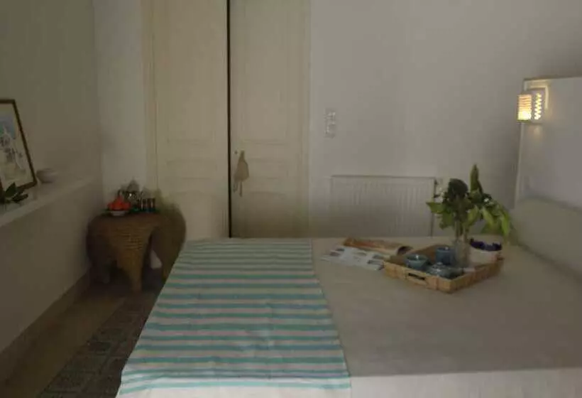 تختخواب و صبحانه La Chambre Verte