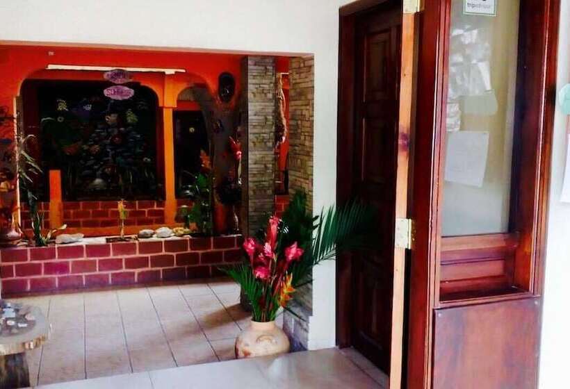 هتل & Hostal Yaxkin Copan