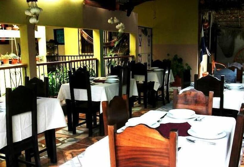 هتل & Hostal Yaxkin Copan