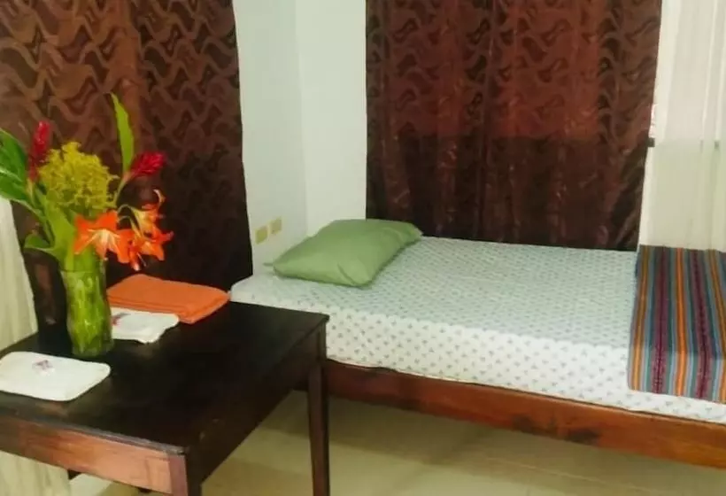 هتل & Hostal Yaxkin Copan