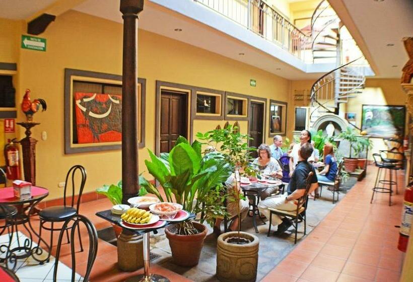هتل Los Balcones De Chinandega
