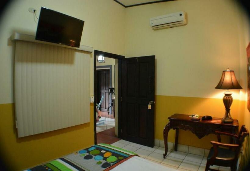 هتل Los Balcones De Chinandega