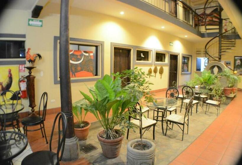 هتل Los Balcones De Chinandega