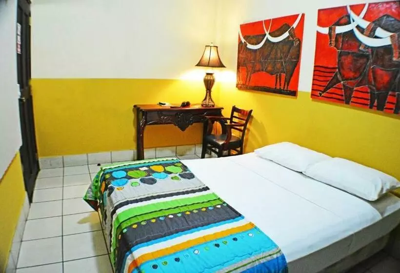 هتل Los Balcones De Chinandega