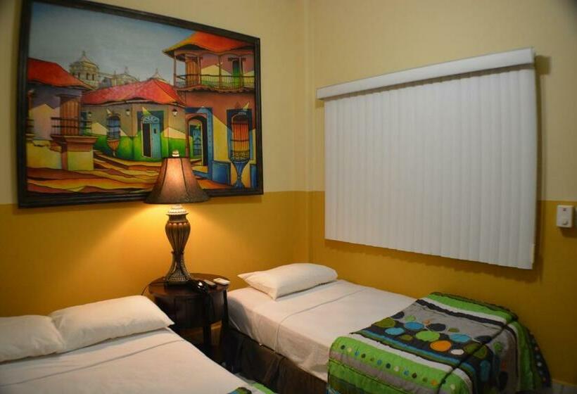 هتل Los Balcones De Chinandega