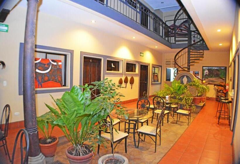 هتل Los Balcones De Chinandega