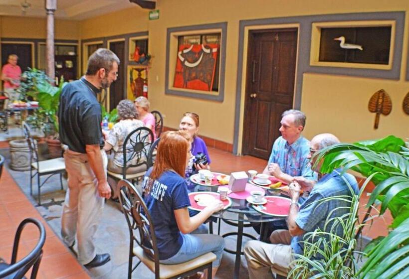 هتل Los Balcones De Chinandega