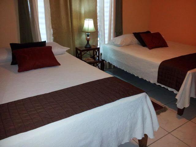 هتل Posada Las Iguanas