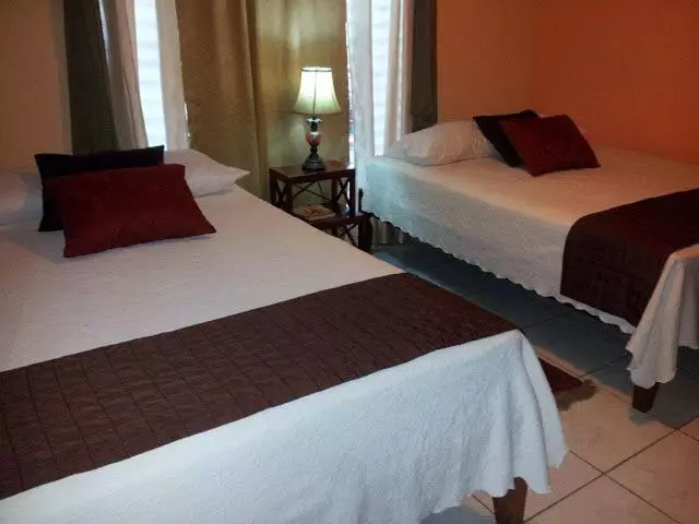 هتل Posada Las Iguanas